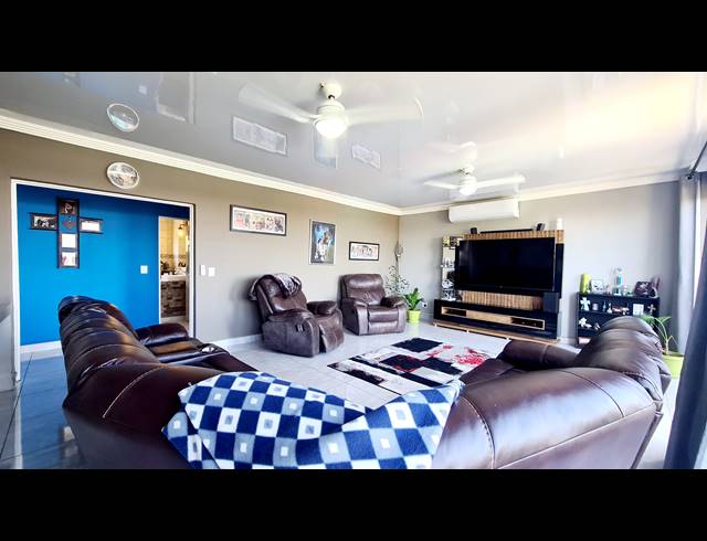 4 BEDROOM FREEHOLD FOR SALE IN SABLE HILLS